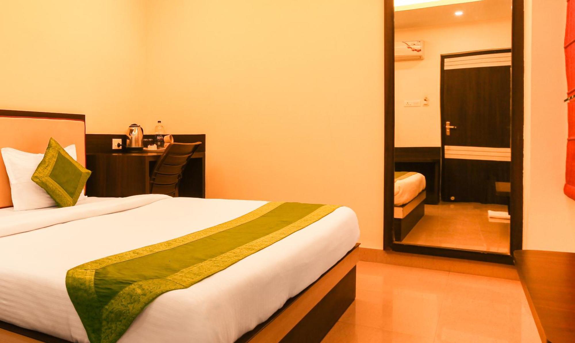 Hotel Janki International Sigra 2 Km From Kashi Vishwanath Temple バラナシ エクステリア 写真