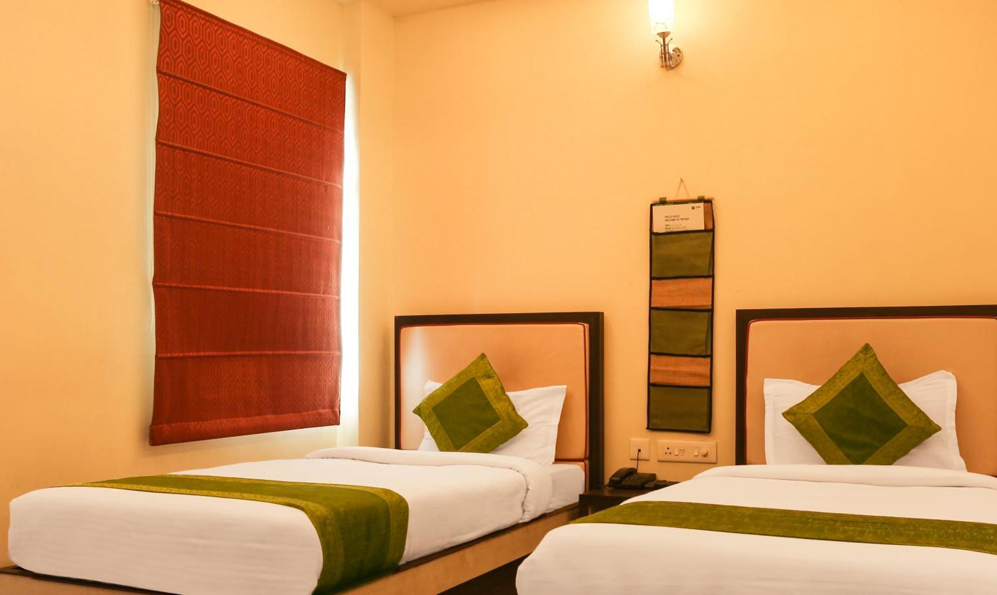 Hotel Janki International Sigra 2 Km From Kashi Vishwanath Temple バラナシ エクステリア 写真