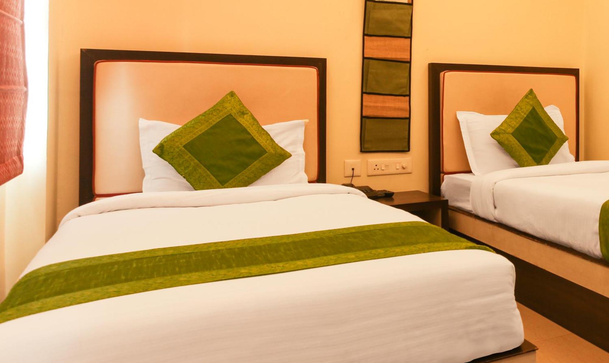 Hotel Janki International Sigra 2 Km From Kashi Vishwanath Temple バラナシ エクステリア 写真