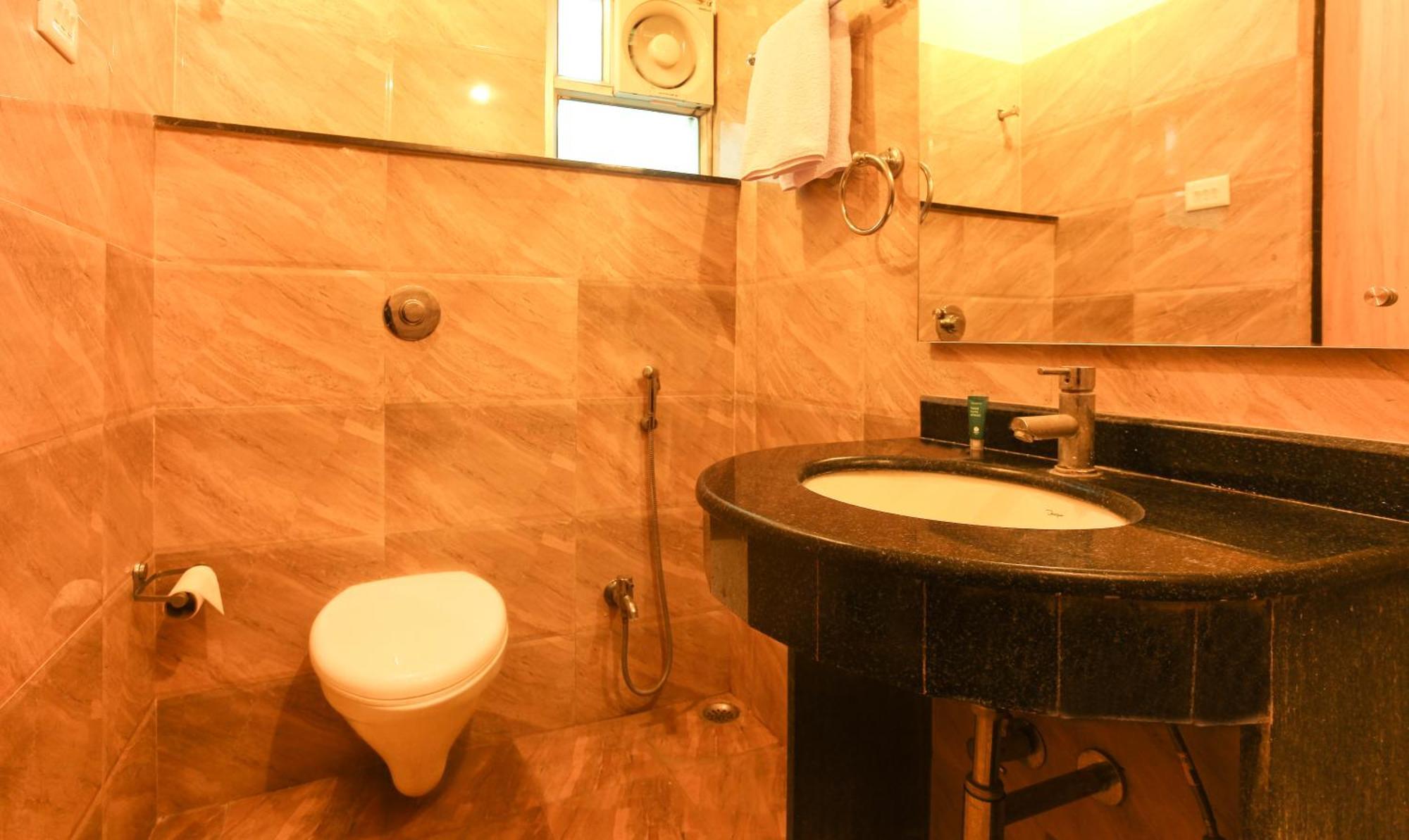 Hotel Janki International Sigra 2 Km From Kashi Vishwanath Temple バラナシ エクステリア 写真