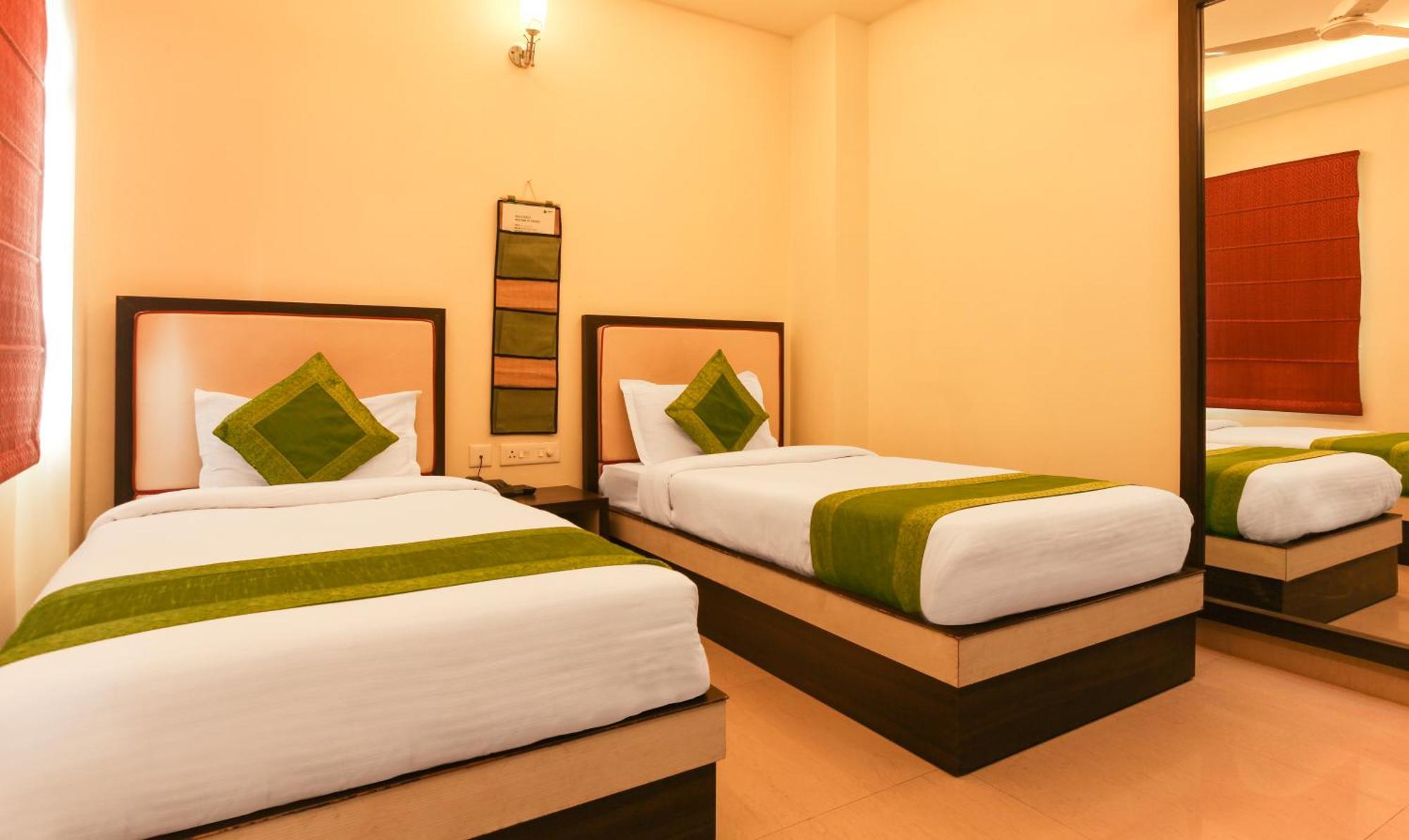 Hotel Janki International Sigra 2 Km From Kashi Vishwanath Temple バラナシ エクステリア 写真