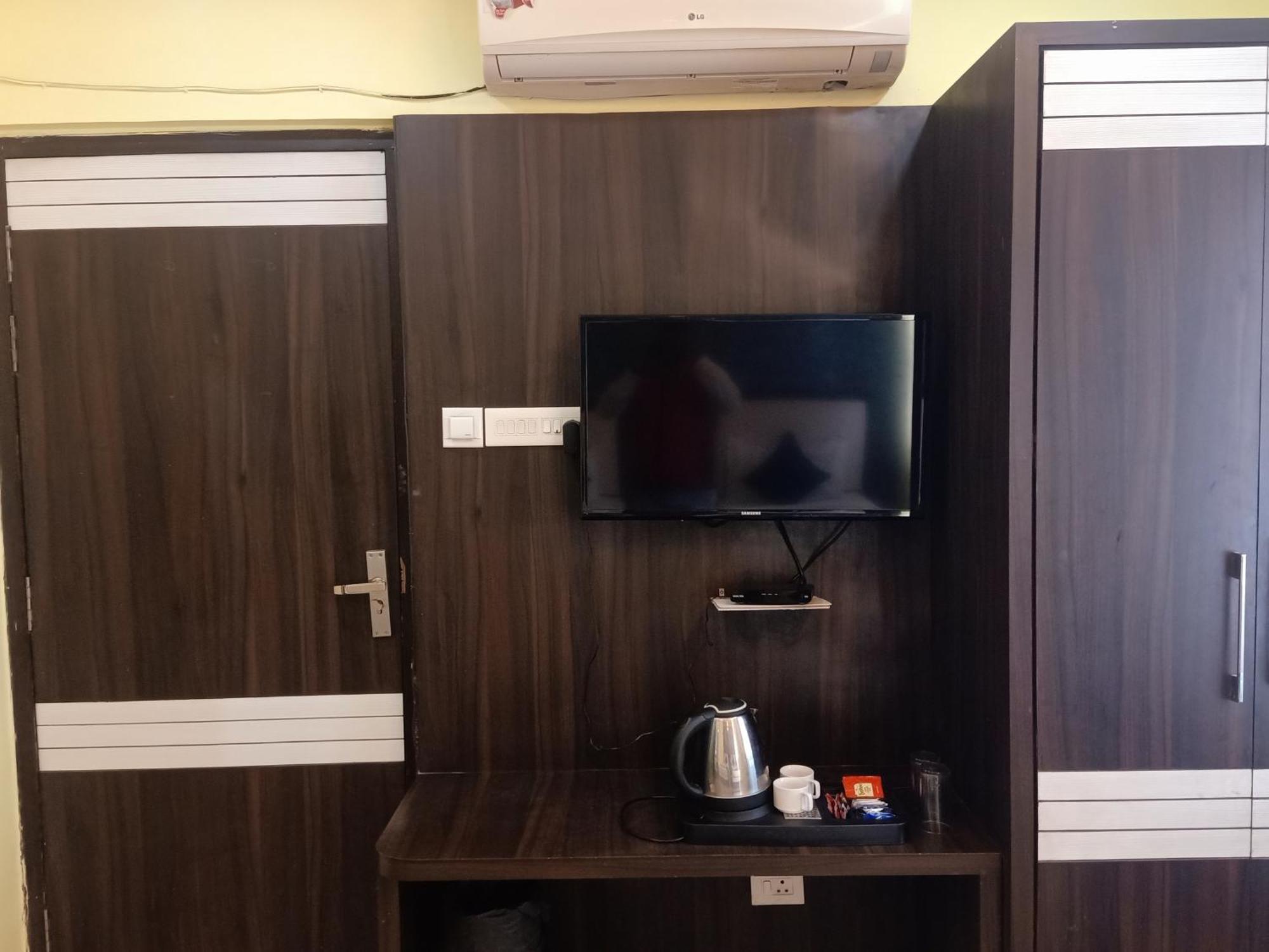 Hotel Janki International Sigra 2 Km From Kashi Vishwanath Temple バラナシ エクステリア 写真